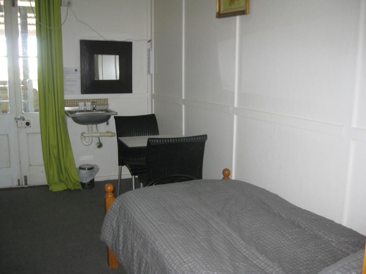 Australian Hotel Winton Budget Hotel Accommodation Exterior foto